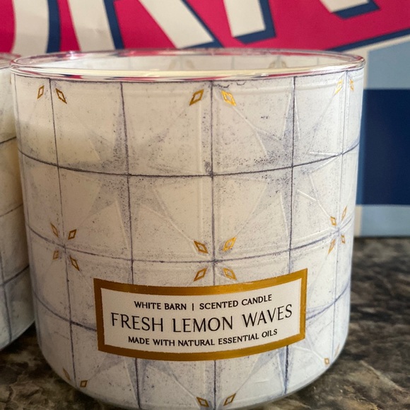 Bath & Body Works 3-Wick candles - Picture 6 of 7